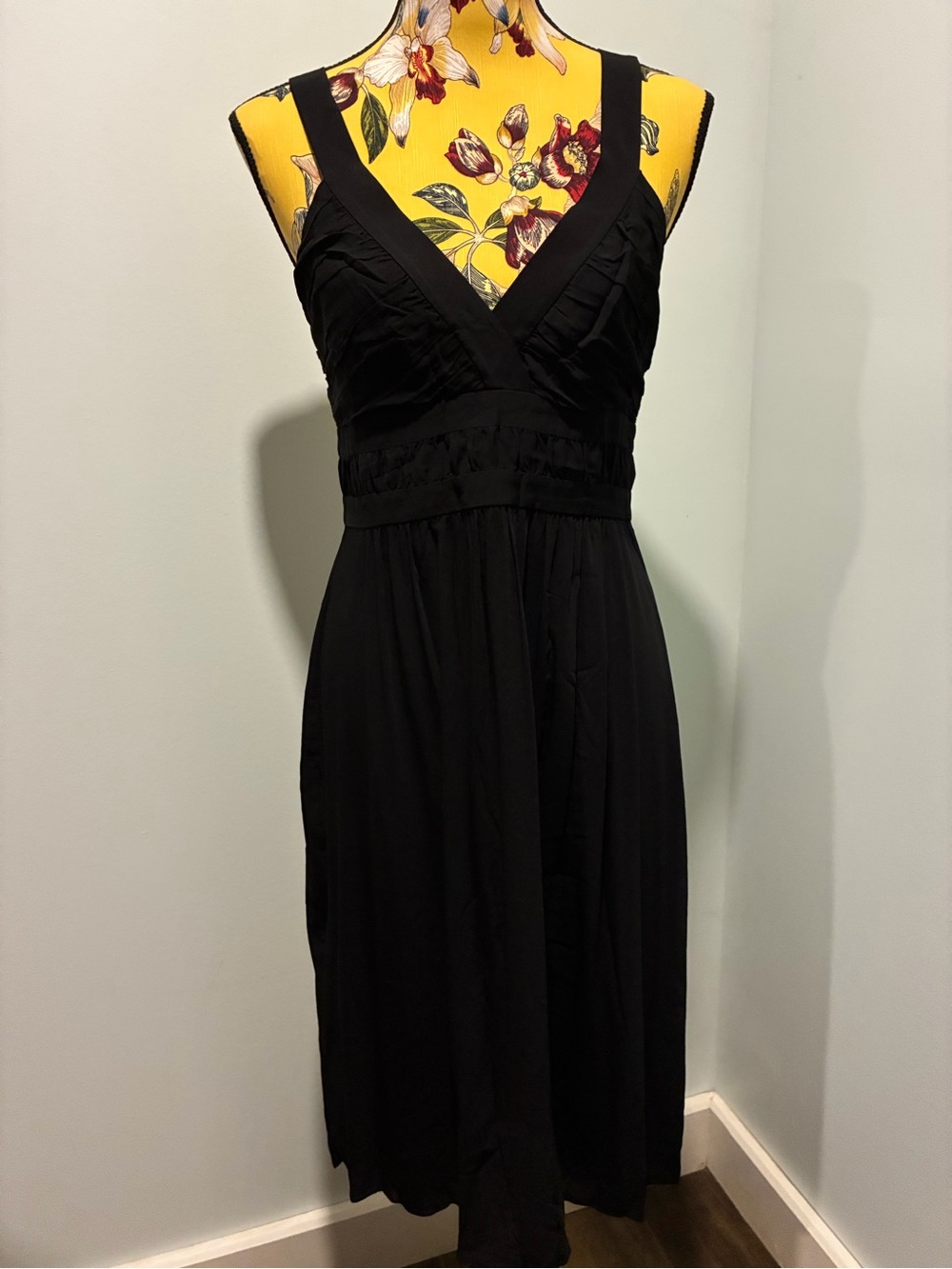 Theory Viscose w Silk Lining Black Sleeveless V-Neck Midi Dress Size 6